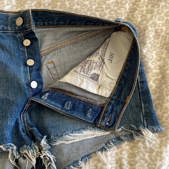 Levi’s denim shorts - Picture 5 of 7